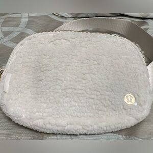 NWT Lululemon Off White 1 L Fleece Everywhere Belt Bag Sherpa
